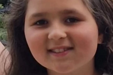 கத்தியால் குத்தப்பட்ட தாயைக் காக்க போராடிய சிறுமி: நிகழ்ந்த பயங்கரம்