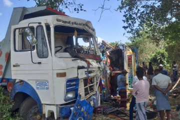 லொறி மற்றும் டிப்பர் வாகனம் நேருக்கு நேர் மோதி விபத்து