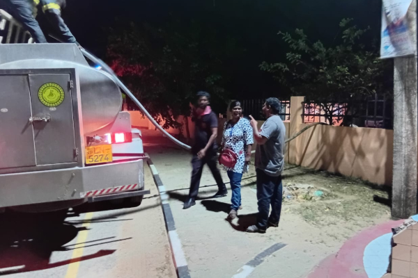 வேலணை வயல்வெளிகளை தீ மூட்டும் விசமிகள்! | Wildfires In Mankumban Villages Disrupt Daily Life