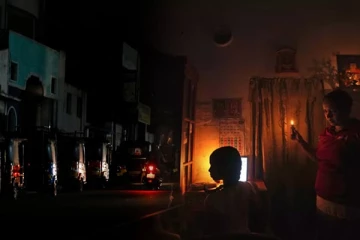 நாடளாவிய ரீதியில் 10 இலட்சத்திற்கும் மேற்பட்டவர்களின் மின் இணைப்பு துண்டிப்பு