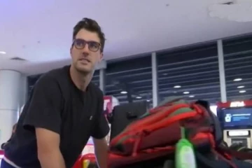 கிண்ணத்தை வென்றுவிட்டு சாதாரண பயணியை போல் விமான நிலையத்தில் சென்ற அவுஸ்திரேலிய கேப்டன்!