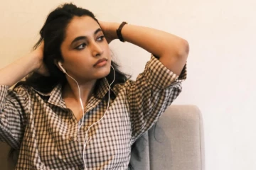 பிரியங்கா மோகன் ட்ரெண்டி லுக்கில் அழகிய போட்டோஷூட்