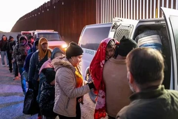 1 மில்லியன் புலம்பெயர்ந்தோரை உடனடியாக நாட்டை விட்டு வெளியேற ஆணையிட்ட ட்ரம்ப்