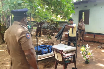 கோப்பாய் வீட்டிலிருந்து வெளியேறிய பொலிஸார் பாடசாலையில் தஞ்சம்