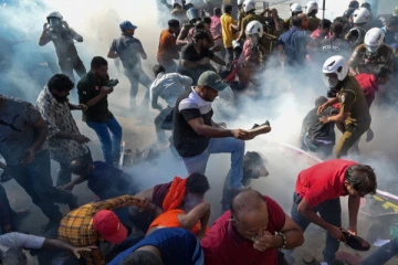 ජාතික ජන බලවේග විරෝධතාවට එල්ල කළ කඳුළු ගෑස් හා වායු බෝම්බ ගැන වාර්තාව එළියට..!