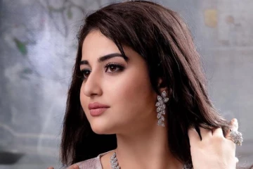 வீட்டில் பிணமாக கிடந்த பிரபல திரைப்பட மாடல் அழகி - ரசிகர்கள் அதிர்ச்சி..!