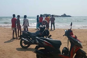 தொடரும் அலட்சியம்! - மேலும் ஐவர் நீரில் அடித்துச் செல்லப்பட்ட அவலம்