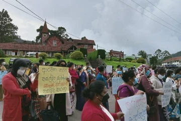 நாடளாவிய ரீதியில் எதிர்ப்பு நடவடிக்கையில் ஈடுபட்ட ஆசிரியர்கள்