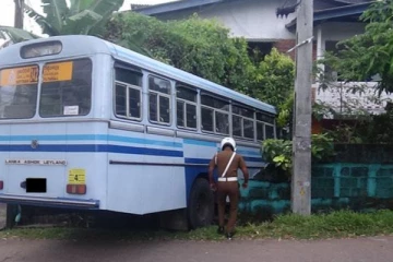 பேருந்தை செலுத்திய சாரதிக்கு திடீரென ஏற்பட்ட மாரடைப்பு!