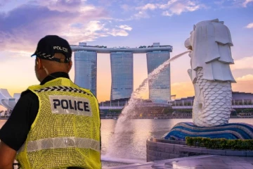 வங்கியில் தவறுதலாக வரவு வைக்கப்பட்ட ரூ.16 லட்சம்: இந்தியருக்கு சிங்கப்பூர் நீதிமன்றம் விதித்த தண்டனை