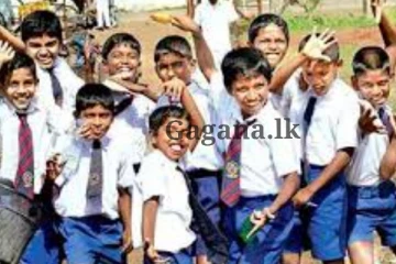 පාසල් කාලය තුළ පාසල් සිසුන්ට දිග ඇඳුම්..