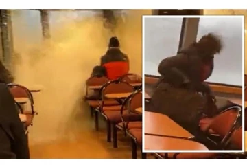 ஜேர்மனியில் படகை உடைத்துத் தாக்கிய யெலேனியா புயல்! வெளியான திகில் காட்சி