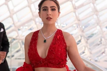 கேமராவை பார்த்ததும் தலைதெறிக்க ஓடிய சாரா அலி கான்! வீடியோ வைரல்.. என்ன நடந்தது?