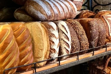 பேக்கரி உடைத்து பாண்,பணம்  கொள்ளை!