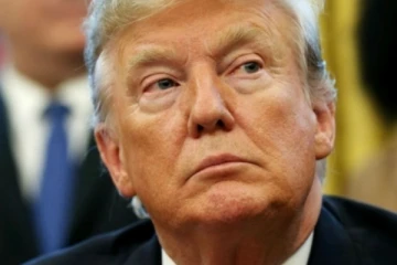 නිල් චිත්‍රපට නිළියක සමග කළ ගනුදෙනුවකට ට්‍රම්ප්ට මාංචු?..