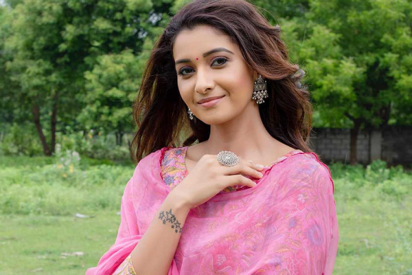 டாப் நடிகைகளை பின்னுக்கு தள்ளும் பிரியா பவானி சங்கர்.. 35 நாட்களில் இத்தனை படங்களா! | Priya Bhavani Shankar Movie Line Up