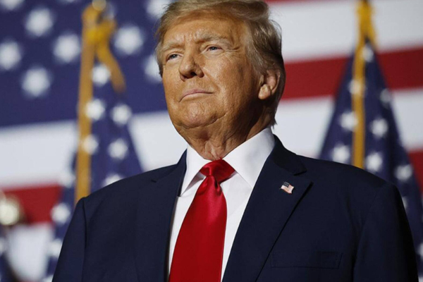 அழகான முகம்... துப்பாக்கி போன்ற உதடுகள்: தனது பத்திரிகை செயலாளர் குறித்த ட்ரம்ப் பேச்சால் சர்ச்சை | Trump In New Controversy அழகான முகம்... துப்பாக்கி போன்ற உதடுகள்: தனது பத்திரிகை செயலாளர் குறித்த ட்ரம்ப் பேச்சால் சர்ச்சை | Trump In New Controversy