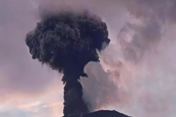 இந்தோனேசியாவில் மீண்டும் வெடித்த எரிமலை