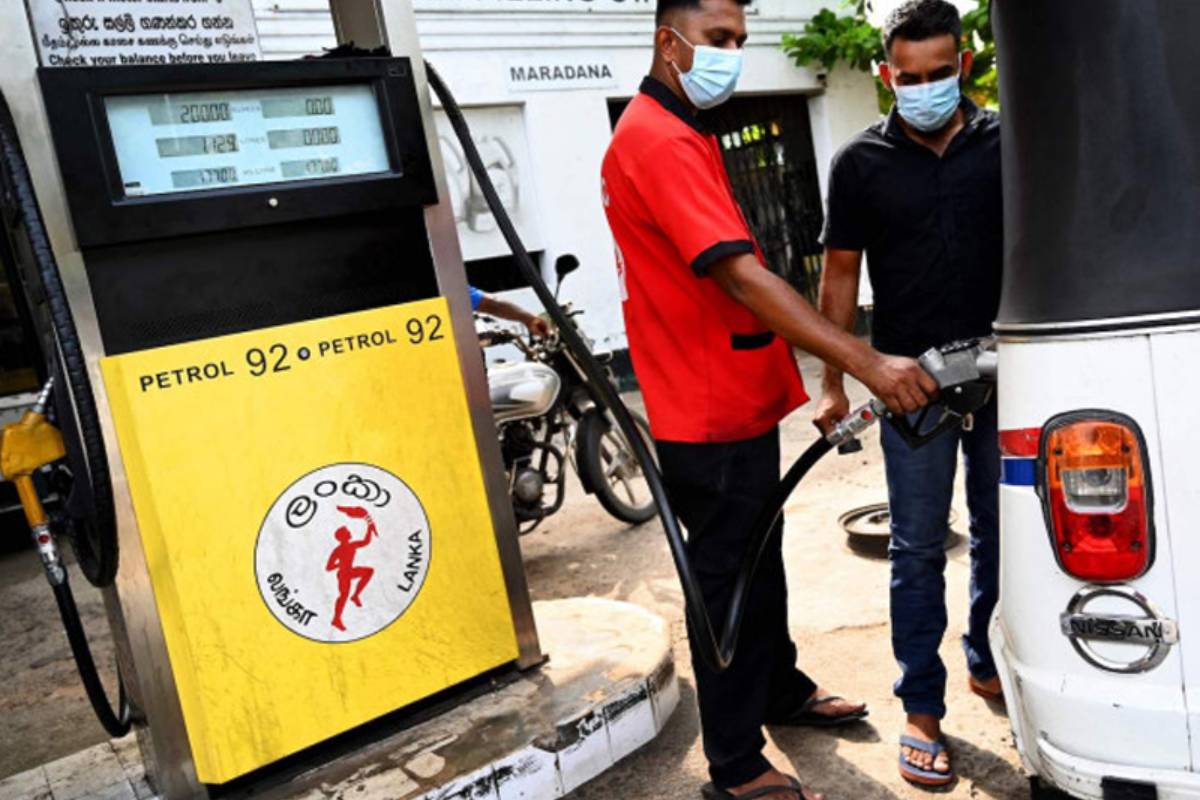 இலங்கையில் இலட்சக்கணக்கான வாகனங்கள் QR குறியீடு பெறுவதில் சிக்கல்! எழுந்துள்ள பதிய பிரச்சினை | Qr Code To Buy Fuel For 8 Lakh Vehicles Not In Use