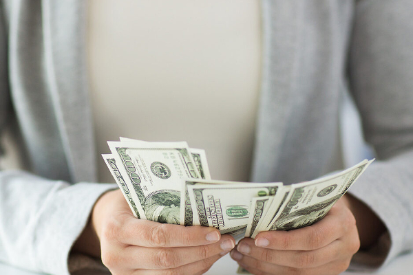 கையில் துளியும் பணம் தங்கமாட்டீங்குதா? அப்ப ஒரு டப்பாவுல இத போட்டு வையுங்க | Solving The Money Problem