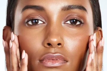 உங்க முகத்தில் அதிகமாக  எண்ணெய் வடியுதா? இதனை எப்படி தடுக்கலாம்?