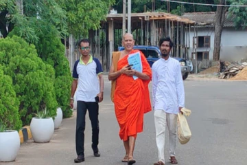 வன்னிமாவட்டத்தில் வேட்பு மனு தாக்கல் செய்த பத்தரமுல்லே சீலரத்தினதேரர்