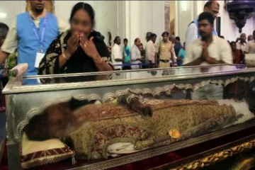 472 வருடங்களாக கெடாத உடல்; குவியும் மில்லியன் பக்தர்கள் - யார் இந்த ஃபாதர்?