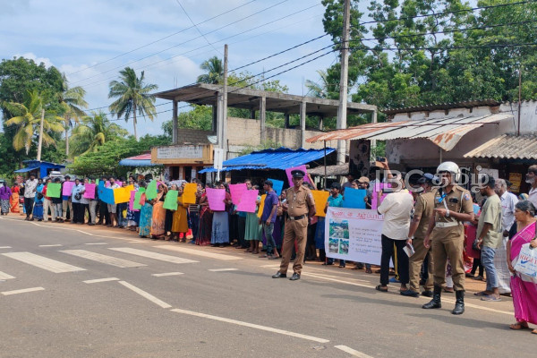 கிரவல் அகழ்விற்கு எதிராக வவுனியாவில் போராட்டம் | People Protest Against Gravel Mining In Vavuniya