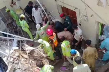 பாகிஸ்தானில் நேர்ந்த சோக சம்பவம் ; உயிருடன் புதைந்த குழந்தைகள்!