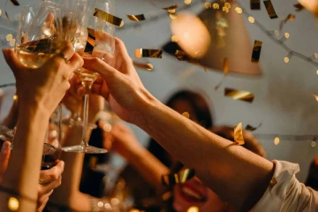 பெரும் திண்டாட்டத்தில் நாட்டு மக்கள் - களியாட்ட நிகழ்வில் நாமல் உட்பட தென்னிலங்கை அமைச்சர்கள்