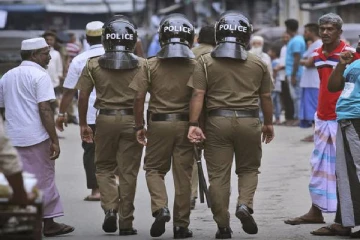 இலங்கையில் தாக்கப்பட்ட பொலிஸார்; 6 பேர் கைது