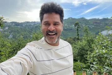 செம ஸ்மார்ட்டாக இருக்கும் நடிகர் பிரபு தேவாவின் லேட்டஸ்ட் புகைப்படங்கள்