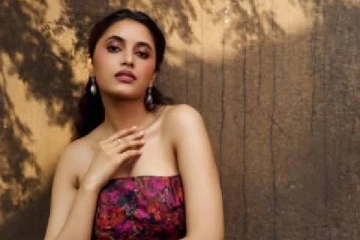 மாடர்ன் லுக்கில் ரசிகர்களை ஈர்க்கும் நடிகை பிரியங்கா மோகன்..