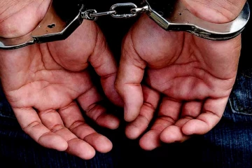 අඩනිරුවත් ඡායාරූප යවා කප්පම් ගැරීමට තැත් කළ ගැහැණු වෙස්ගත් පිරිමියෙකුට වැඩ වරදියි..