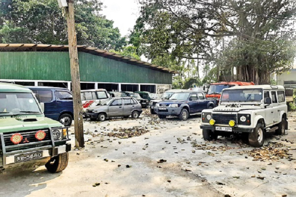 பதவிக்காலம் முடிந்தும் வாகனத்தை கைவிட மறுக்கும் அரசியல்வாதிகள் | Politicians Who Refuse To Give Up The Vehicle