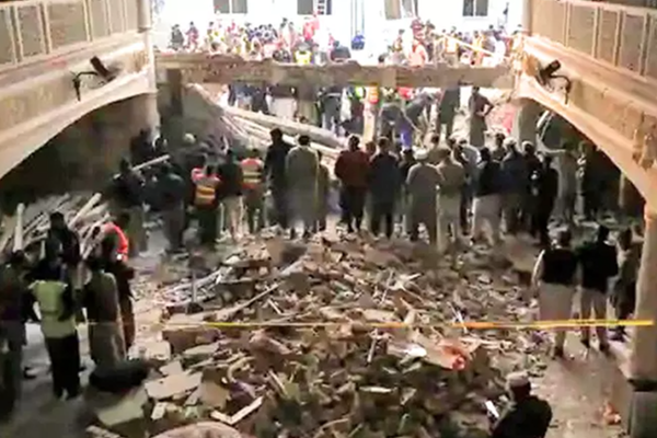 பாகிஸ்தானை உலுக்கிய குண்டு வெடிப்பு - உயிரிழப்பு 44 ஆக உயர்வு | Bomb Blast At Political Meeting In Pakistan Death