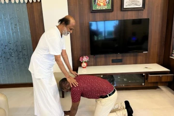 ரஜினி காலில் விழுந்து ஆசிர்வாதம் வாங்கிய ராகவா லாரன்ஸ்! எதற்காக தெரியுமா?