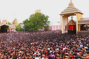 தேரேறி அருட்காட்சி அளித்த அழகன் நல்லூரான் ; கடலென குவிந்த அடியவர்கள் (LIVE)