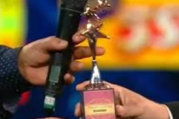கமல் கையால் யார் யாருக்கு என்ன அவார்டு கிடைத்தது தெரியுமா? சுரேஷ் சக்கரவர்த்திக்கு இப்படி ஒரு அவார்டா! குவியும் வாழ்த்துக்கள்