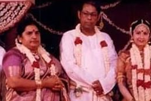 நடிகர் விஜய்யின் மாமனார், மாமியாரை பார்த்துள்ளீர்களா.. வெளிவந்த புகைப்படம் | Vijay With His Father In Law And Mother In Law