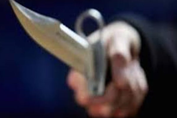 யாழில் பூசகரை மிரட்டி வழிப்பறிக்கொள்ளை | In Jaffna Threatened And Taken Away
