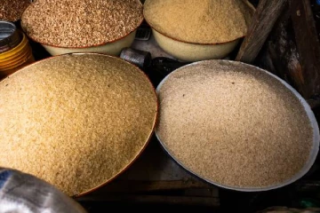 வர்த்தக தடையால் ராக்கெட் வேகத்தில் உயர்ந்த உணவு பண்டங்களின் விலை: நெருக்கடியில் மக்கள்