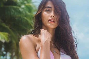 குட்டையாடையில் மிரளவைக்கும் நடிகை பூஜா ஹெக்டே! இப்படியும் பிரமோஷன் பண்ணலாமே..