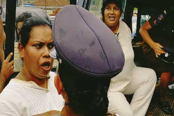இரு பெண்களை அதிரடியாக கைது செய்த பொலிஸார்! | Police Arrested Two Women Protest
