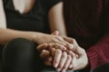 இங்கிலாந்தில் மாணவர்களுடன் தகாத உறவில் ஈடுபட்ட ஆசிரியைக்கு வாழ்நாள் தடை