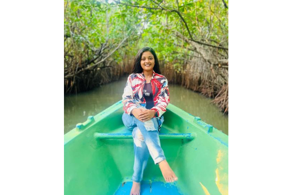 சுத்தமாக மேக்கப் இல்லாமல் மக்களோடு மக்களாக சுற்றும் விஜய் டிவி சீரியல் நாயகி- யார் தெரியுமா? | Vijay Tv Serial Actress Without Makeup Photos