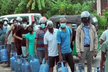 சமையல் எரிவாயுவுக்கு தட்டுப்பாடு? முண்டியடிக்கும் மக்கள்