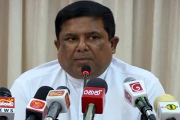 அரசாங்கம் மக்களிடம் அடிவாங்க நேரிடும் - வஜிர அபேவர்தன தகவல்