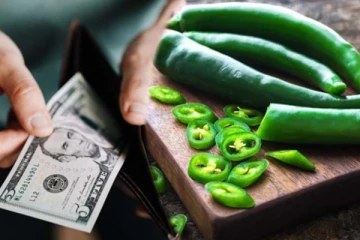 வீட்டில் பணக்கஷ்டம் பாடாய்படுத்துகின்றதா? பச்சை மிளகாயினால் நடக்கும் அதிசயம்