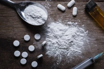 பெற்றோரை உளவியல் ரீதியாக பிளாக் மெயில் செய்த மகன்